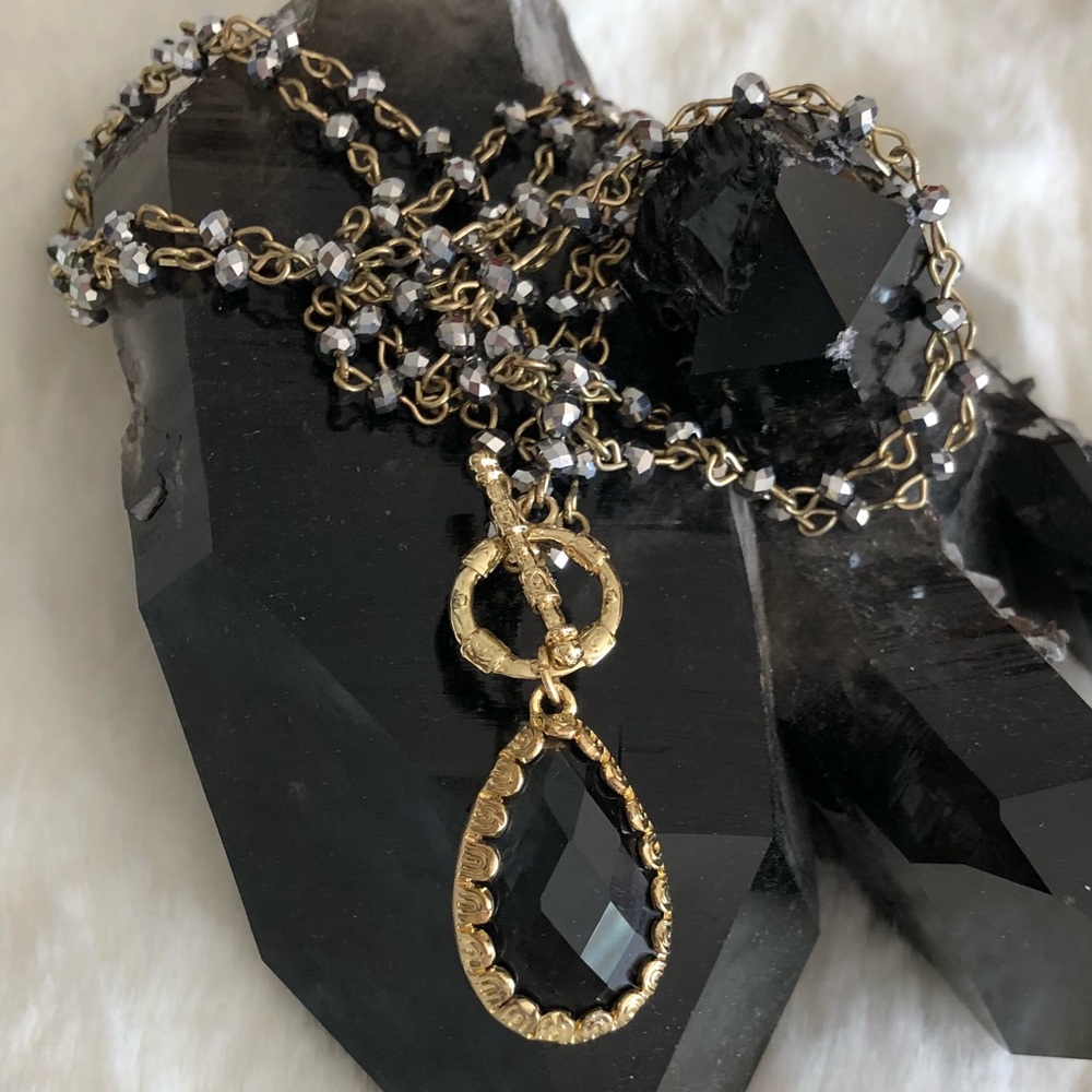 Gold and Black Teardrop Pendant Necklace - Elegant Women's Jewelry